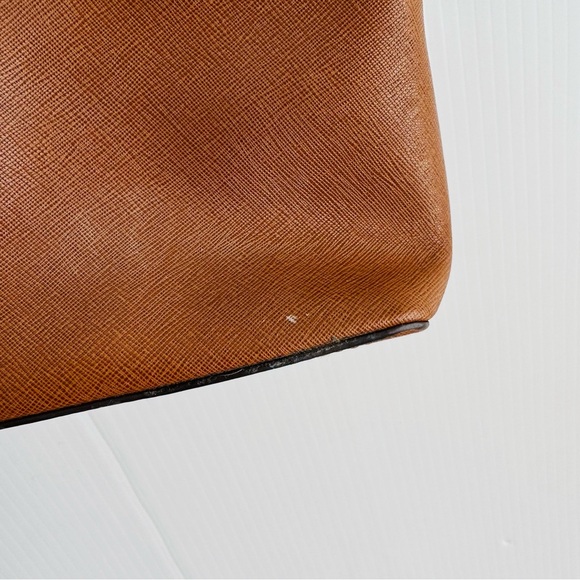 Michael Kors Tan Crossbody Bag with Gold Chain - Picture 11 of 16